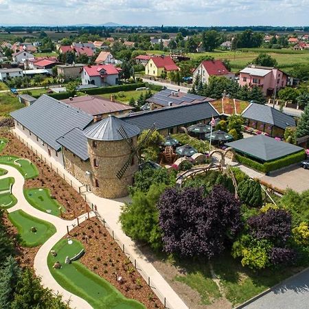 Отель Karczma Michelle Ярковице Экстерьер фото